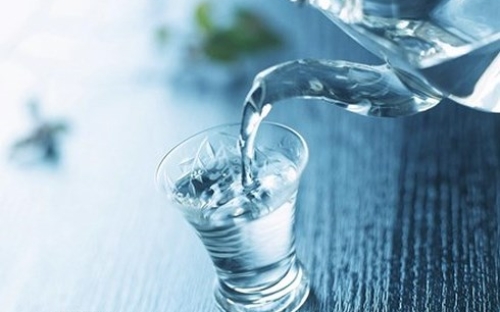Uống nước đun sôi để nguội có tốt cho sức khỏe người dùng hay không